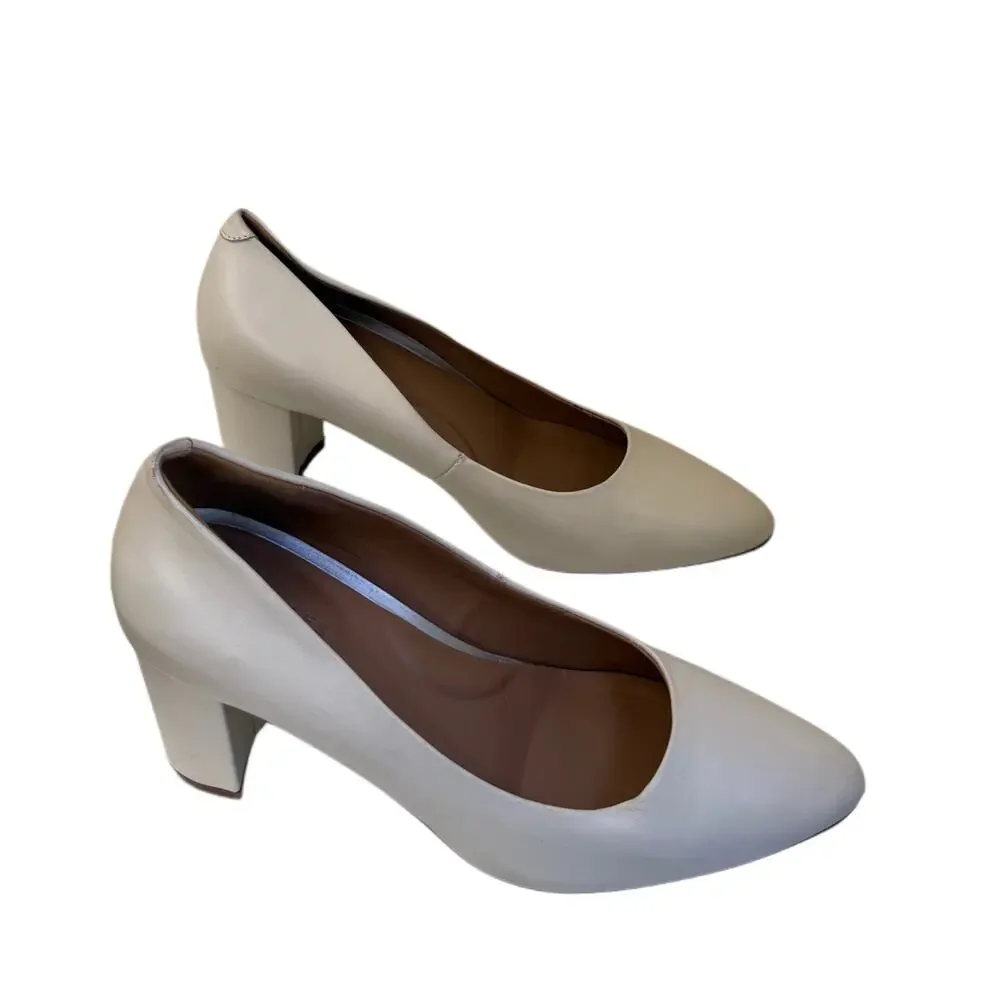 AEROSOLES step out